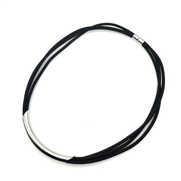 2020 new fashion bending tube choker necklace double layer style torque black short leather necklace charm collier femme, Golden;silver
2020 new fashion bending tube choker necklace double layer style torque black short leather necklace charm collier femme, Golden;silver