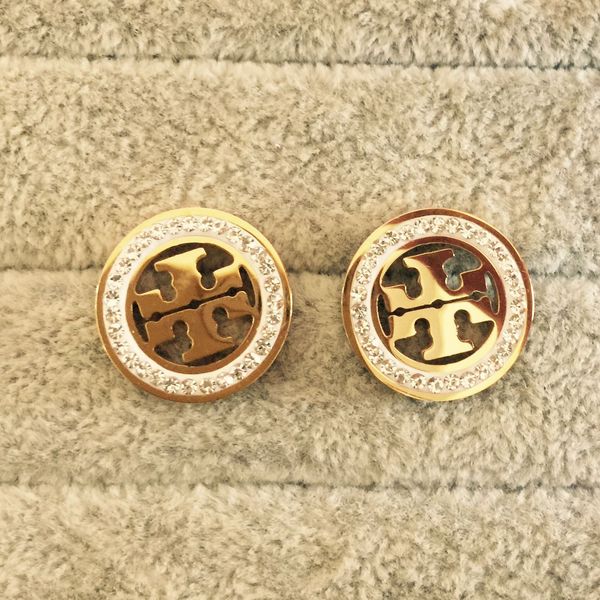 2019 famou de igner gold plated ear tud fa hion tainle teel earring for women girl whole ale
2019 famou de igner gold plated ear tud fa hion tainle teel earring for women girl whole ale