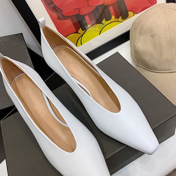 british style pointed shoes single shoes for autumn and spring spool heel shoes soft fashionable comfortable soft sole high quality, Black
british style pointed shoes single shoes for autumn and spring spool heel shoes soft fashionable comfortable soft sole high quality, Black
