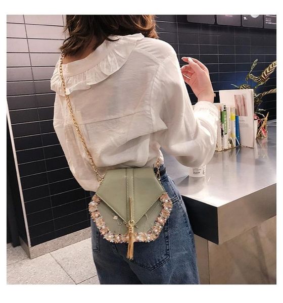 2020 new shoulder bag women's korean version of the pearl bag fashion multifunctional mini messenger ladies
2020 new shoulder bag women's korean version of the pearl bag fashion multifunctional mini messenger ladies