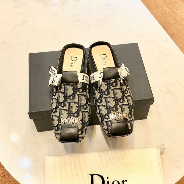 Baotou half drag designer sandals Baotou slippers soft cowhide outdoor beach Lazy slippers Designer Luxury Slippers Large Size US 4-9.5
Baotou half drag designer sandals Baotou slippers soft cowhide outdoor beach Lazy slippers Designer Luxury Slippers Large Size US 4-9.5