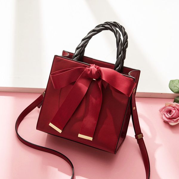 2020 новых женщин зимы ранцевый crossbody сумка женские сумки сумки неосновных bow площади sling
2020 новых женщин зимы ранцевый crossbody сумка женские сумки сумки неосновных bow площади sling