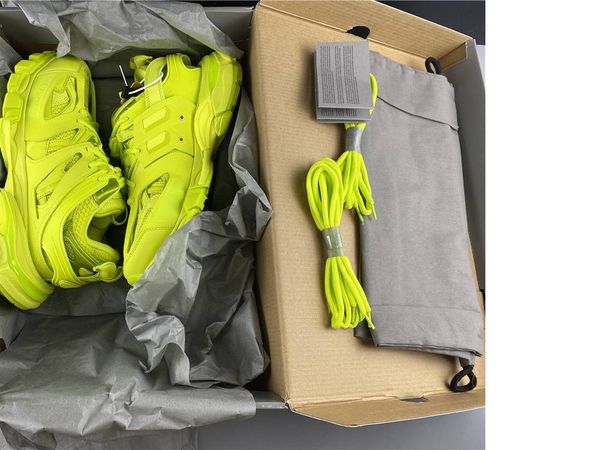 with box 2020 mens and womens track 3.0 for men sports shoes green daddy shoes euro 36-45
with box 2020 mens and womens track 3.0 for men sports shoes green daddy shoes euro 36-45