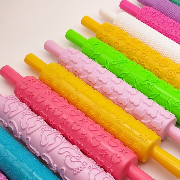 pastic non-stick fondant rolling pin tool portable embossed rolling pin heart pattern fondant pastry cake decorating tool
pastic non-stick fondant rolling pin tool portable embossed rolling pin heart pattern fondant pastry cake decorating tool