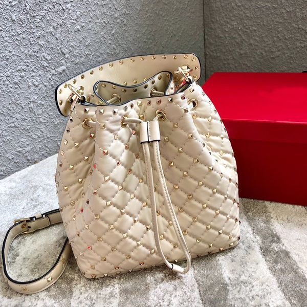 сумки кошельки путешествия камера сумка crossbody сумки высокого качества drawstring регулируемый плечевой ремень ручка съемная ковш из нату
сумки кошельки путешествия камера сумка crossbody сумки высокого качества drawstring регулируемый плечевой ремень ручка съемная ковш из нату