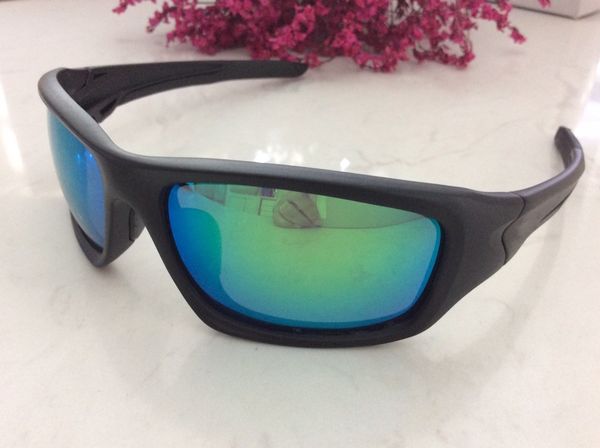 2019 new summer black frank frame blue glasses fashion fashion designer sunglasses men women sell sunglasses, White;black 
2019 new summer black frank frame blue glasses fashion fashion designer sunglasses men women sell sunglasses, White;black