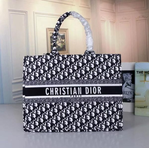 2020 women messenger bag advanced cloth classic style fashion shoulder bags lady totes handbag girl high capacity messenger bag
2020 women messenger bag advanced cloth classic style fashion shoulder bags lady totes handbag girl high capacity messenger bag