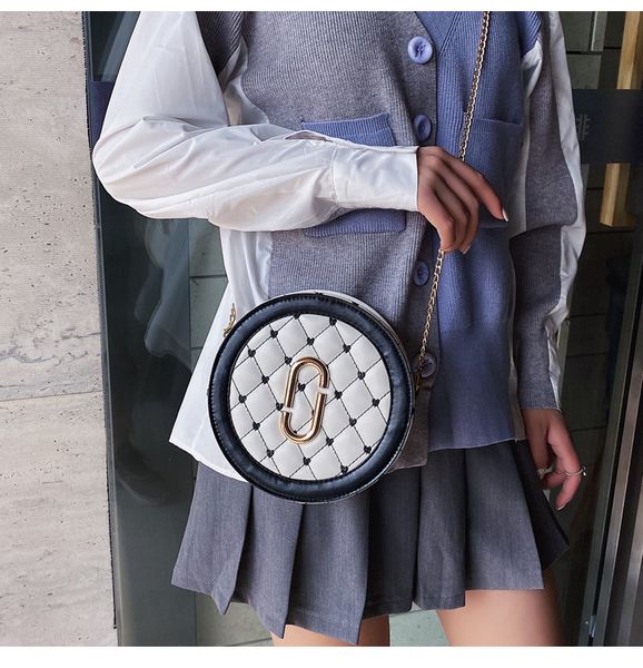 casual wild single shoulder belt personalized portable bag 2019 new fashion chain small round bag
casual wild single shoulder belt personalized portable bag 2019 new fashion chain small round bag