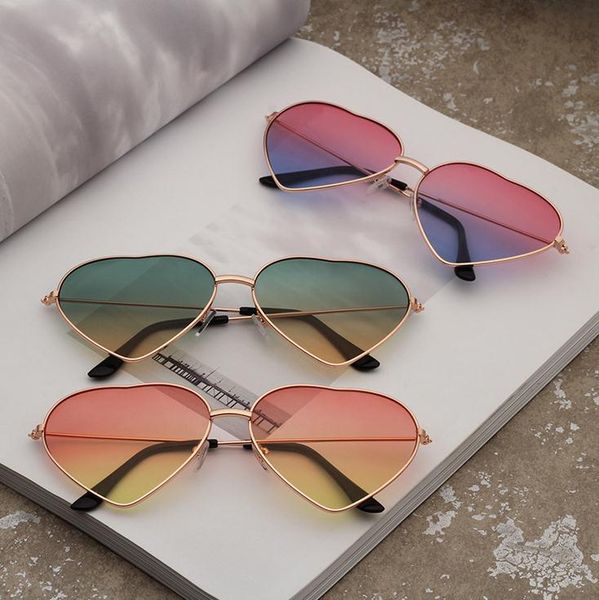 maxi love metal peach heart sunglasses new style men and women frog glass retro sunglass, White;black
maxi love metal peach heart sunglasses new style men and women frog glass retro sunglass, White;black