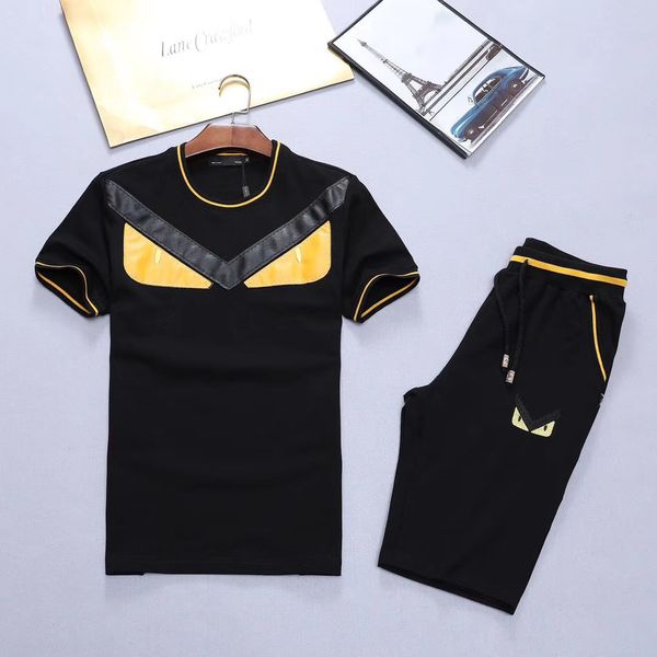2020 mens designer fashion tracksuit letters embroidery luxury summer sportswear short sleeves pullover jogger pants suits o-neck sportsuit, White;black
2020 mens designer fashion tracksuit letters embroidery luxury summer sportswear short sleeves pullover jogger pants suits o-neck sportsuit, White;black