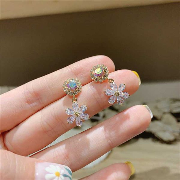 2020 korean new design gold metal small crystal flower drop earrings fashion fresh fairy earings zircon for women party gift, Silver
2020 korean new design gold metal small crystal flower drop earrings fashion fresh fairy earings zircon for women party gift, Silver