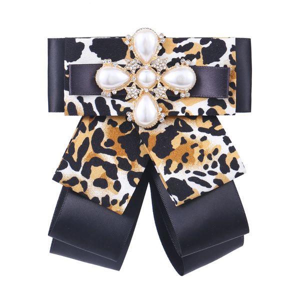 fashion leopard bow brooch exaggerated retro collar flower large pearl brooch bow tie, Black;blue
fashion leopard bow brooch exaggerated retro collar flower large pearl brooch bow tie, Black;blue