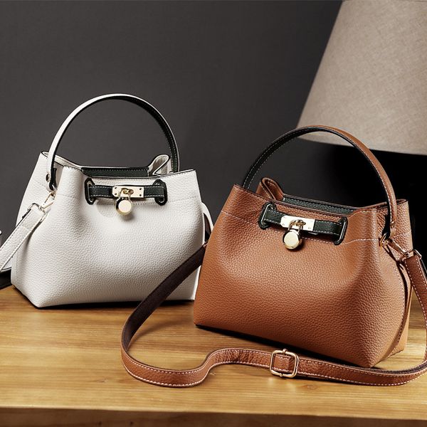 2020 popular handbag bucket bag single-shoulder bag for women wide shoulder strap lock mini female
2020 popular handbag bucket bag single-shoulder bag for women wide shoulder strap lock mini female