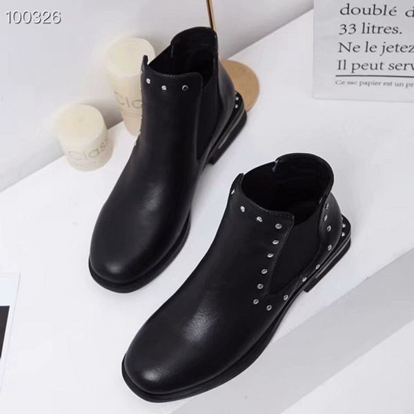 face rivet fashion star with the same paragraph bootswear rubber bottom new ankle boots, Black
face rivet fashion star with the same paragraph bootswear rubber bottom new ankle boots, Black