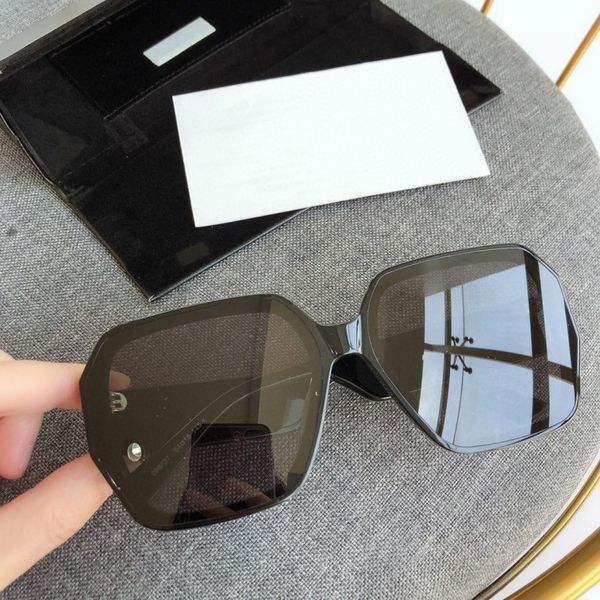 latest selling popular fashion 2666 women sunglasses mens sunglasses men sunglasses gafas de sol sun glasses uv400 lens with box, White;black
latest selling popular fashion 2666 women sunglasses mens sunglasses men sunglasses gafas de sol sun glasses uv400 lens with box, White;black
