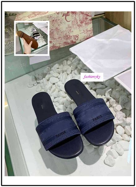 new dazzle flowers slippers summer woman beach alphabet slippers designer embroidery woman shoes, Black
new dazzle flowers slippers summer woman beach alphabet slippers designer embroidery woman shoes, Black