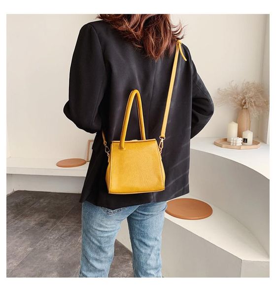 2020 new summer early autumn minimalist large capacity shoulder bag small square bag crossbody handbag
2020 new summer early autumn minimalist large capacity shoulder bag small square bag crossbody handbag