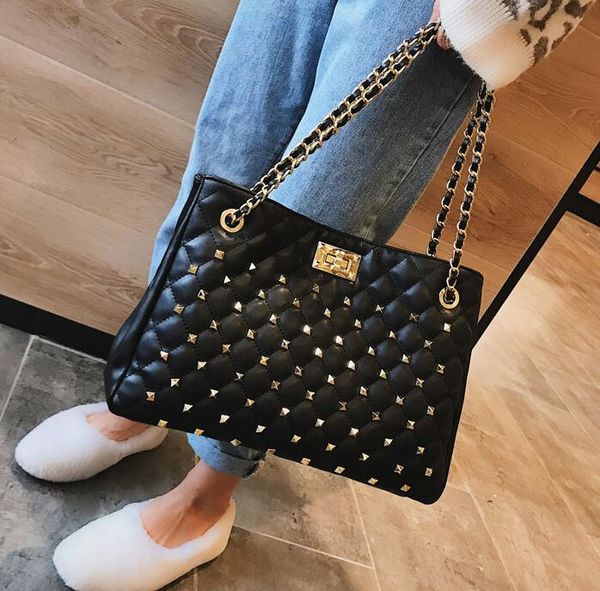 wholesale womens handbag rivet women shoulder bag large embroidered leather fashion handbags personalized rivets leathers chain bags, Black;red
wholesale womens handbag rivet women shoulder bag large embroidered leather fashion handbags personalized rivets leathers chain bags, Black;red
