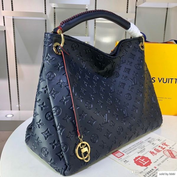 2019fashion classics, world handbags, leather lady handbags m40249 size42*32*16cm
2019fashion classics, world handbags, leather lady handbags m40249 size42*32*16cm
