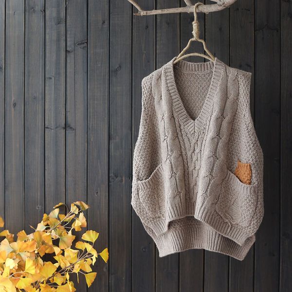 5557 new autumn women loose pullover knit vest mori girl preppy style v-neck sleeveless sweater, White;black
5557 new autumn women loose pullover knit vest mori girl preppy style v-neck sleeveless sweater, White;black