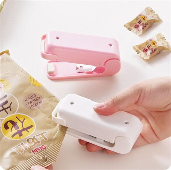 1piece selling household portable mini heat sealing machine impulse sealer seal packing plastic package sealer drop shipping
1piece selling household portable mini heat sealing machine impulse sealer seal packing plastic package sealer drop shipping