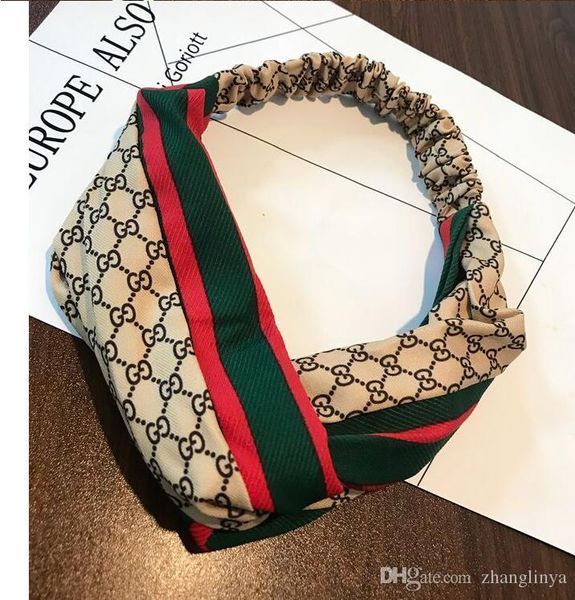 2019 europe and the united states new big-name network red personality letter green red strip stitching cross wild hair lead with jewelry, Gray
2019 europe and the united states new big-name network red personality letter green red strip stitching cross wild hair lead with jewelry, Gray