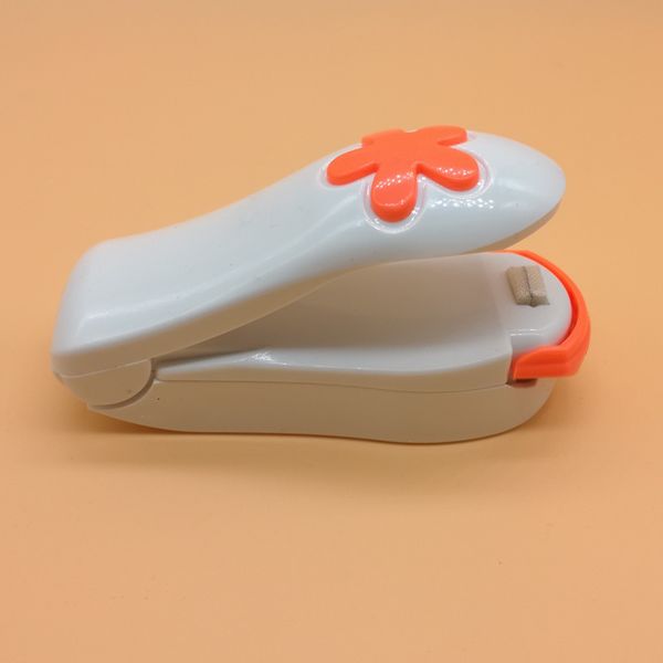 portable bag clips handheld mini electric heat sealing machine impulse sealer seal packing plastic bag work with battery supply
portable bag clips handheld mini electric heat sealing machine impulse sealer seal packing plastic bag work with battery supply