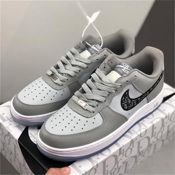 2020 new sb 1 high-r men's shoes with logo homme x kaws by kim jones casual shoes basketball sneakers, Black
2020 new sb 1 high-r men's shoes with logo homme x kaws by kim jones casual shoes basketball sneakers, Black
