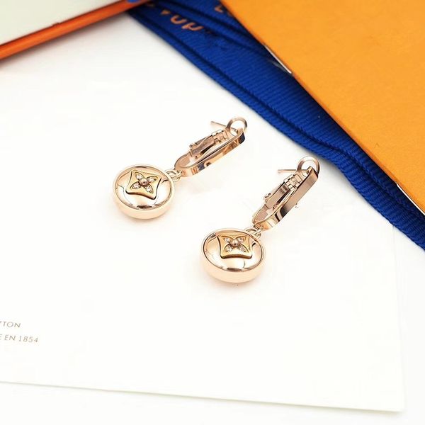 luxury designer jewelry women earrings 2020 stud earrings fashion stainless steel jewelry brand designer earrings designer earring 2020
luxury designer jewelry women earrings 2020 stud earrings fashion stainless steel jewelry brand designer earrings designer earring 2020