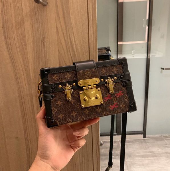 fashion vintage handbags women bags wallets for women leather chain bag crossbody and shoulder bags -11309, Black
fashion vintage handbags women bags wallets for women leather chain bag crossbody and shoulder bags -11309, Black