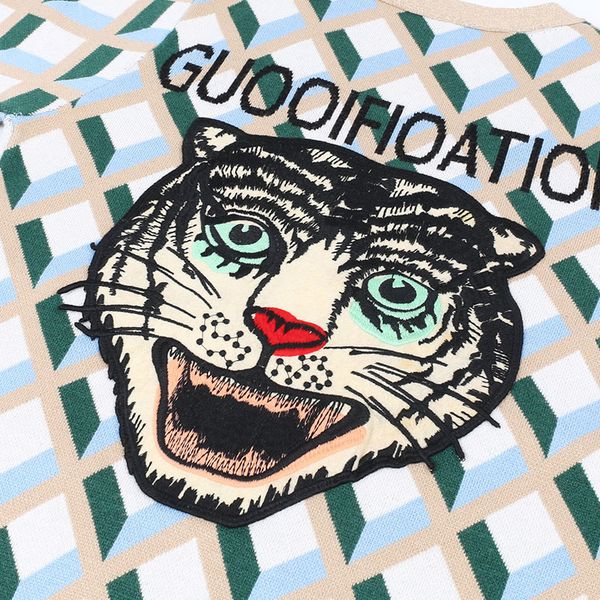 fashion-shipping 2018 blue tiger jacquard women's cardigans brand same style gold line buttons women's sweaters 17, White;black
fashion-shipping 2018 blue tiger jacquard women's cardigans brand same style gold line buttons women's sweaters 17, White;black