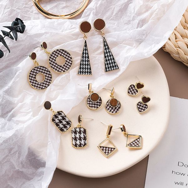 new vintage asymmetric check temperament dangle earrings for female geometric round triangle autumn winter fabric accessories, Silver
new vintage asymmetric check temperament dangle earrings for female geometric round triangle autumn winter fabric accessories, Silver