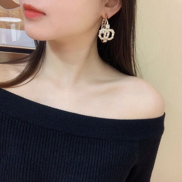c2181 stylish c letter half circle earrings for women upscale chic twist crystal earrings, Golden;silver
c2181 stylish c letter half circle earrings for women upscale chic twist crystal earrings, Golden;silver