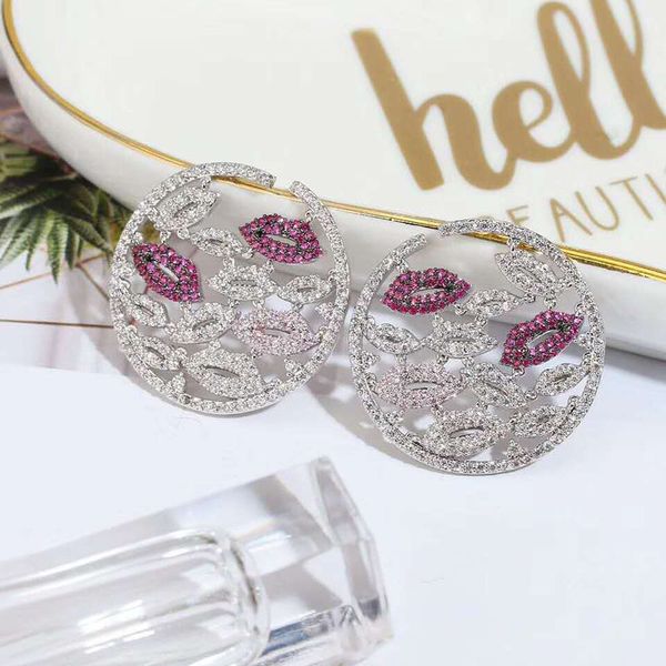 european and american creative big names with the same lip earrings circle luxury high-grade micro-zircon super flash ladies elegant s925, Golden;silver
european and american creative big names with the same lip earrings circle luxury high-grade micro-zircon super flash ladies elegant s925, Golden;silver