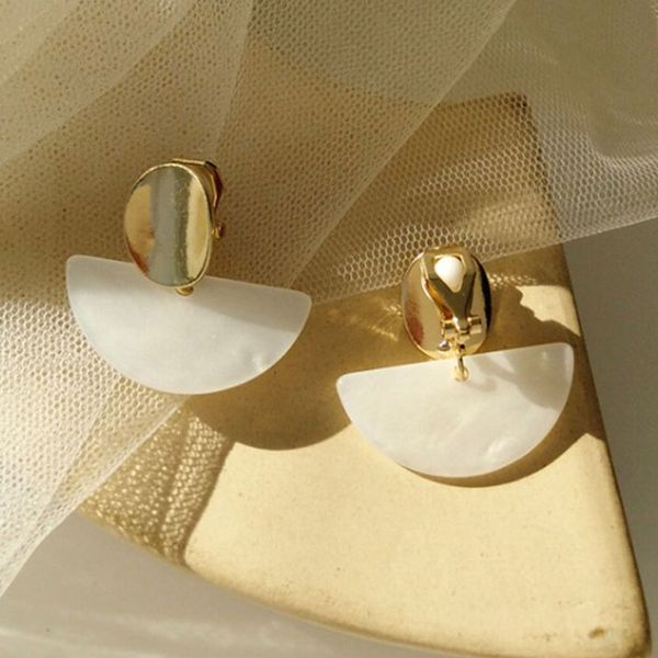 bohemia acrylic earrings without piercing big geometric ear clip earing jewelry simple earcuffs for women gold color earring, Silver
bohemia acrylic earrings without piercing big geometric ear clip earing jewelry simple earcuffs for women gold color earring, Silver