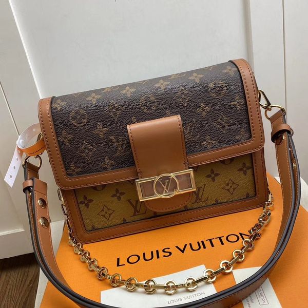 luxury designer schoudertas luxe merk mode geweven zak eenvoudige shell tas van hoge kwaliteit messenger bag 100% schapenvacht 2020 nieuwe
luxury designer schoudertas luxe merk mode geweven zak eenvoudige shell tas van hoge kwaliteit messenger bag 100% schapenvacht 2020 nieuwe