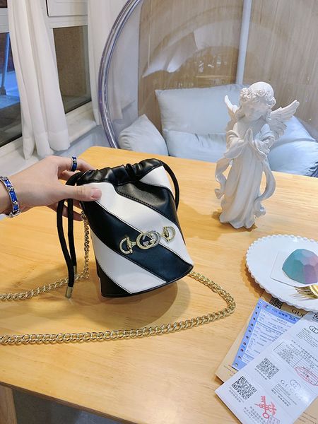 5a кошелек crossbody сумка люксовый бренд наплечные сумки металлическая цепочка наплечная сумка высокое качество top tote messenger bag 19*2, Black
5a кошелек crossbody сумка люксовый бренд наплечные сумки металлическая цепочка наплечная сумка высокое качество top tote messenger bag 19*2, Black