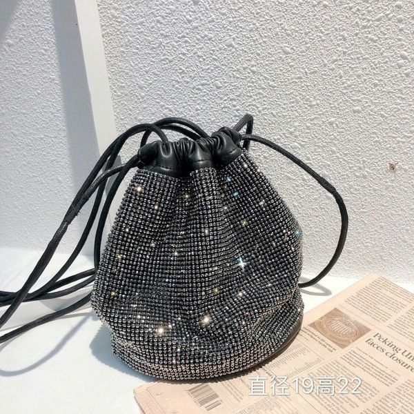 2019 spring new korean women's handbag cute small diamond bucket bag shoulder crossbody bags for female c081 t200116
2019 spring new korean women's handbag cute small diamond bucket bag shoulder crossbody bags for female c081 t200116
