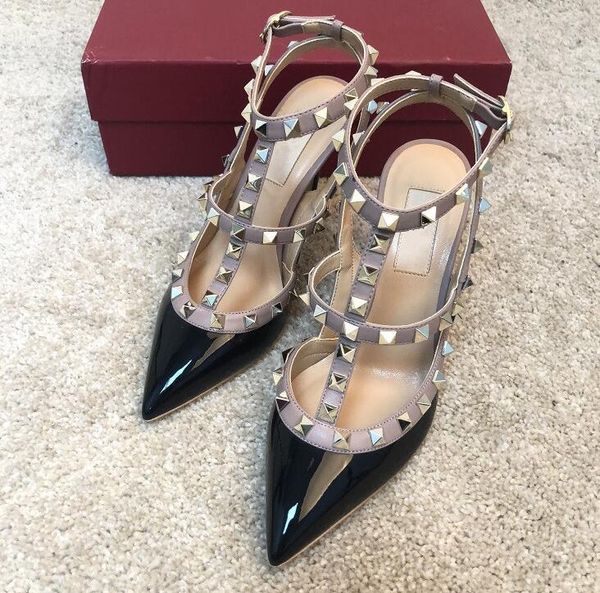 2020 Pointed Toe 2-Strap Studs high heels black Patent Leather rivets Sandals Women Studded Strappy Dress Shoes valentine high heel Shoes
2020 Pointed Toe 2-Strap Studs high heels black Patent Leather rivets Sandals Women Studded Strappy Dress Shoes valentine high heel Shoes