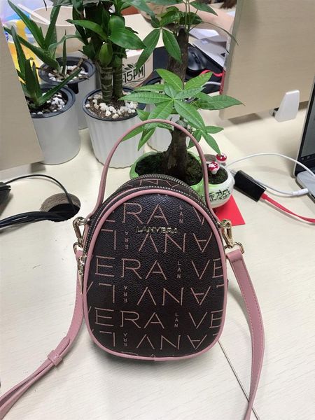 new crossbody bag fashion retro small round bag trend portable mini small bag classic style classic classic l9528
new crossbody bag fashion retro small round bag trend portable mini small bag classic style classic classic l9528