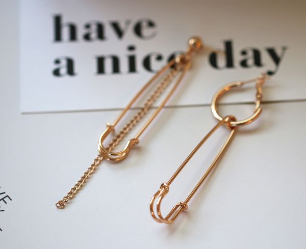 Qingdao chengqirui Jewelry Net red same European and American hand retro Earrings Pin tassel chain earrings