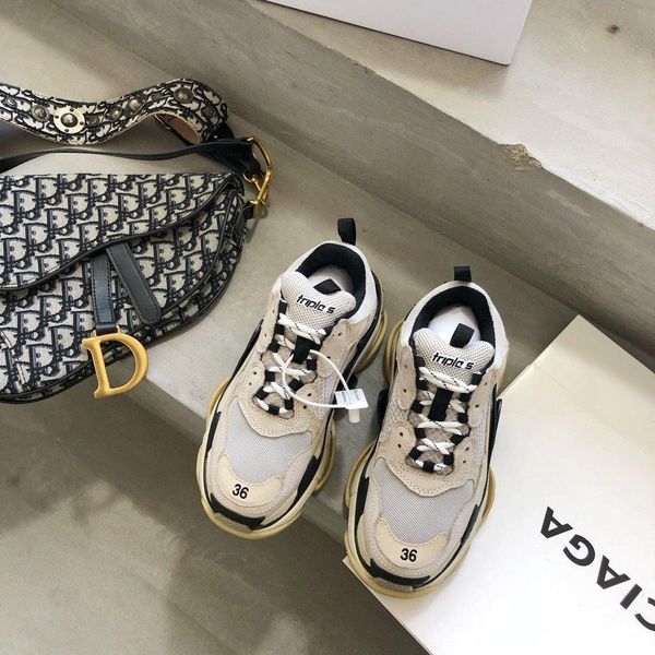 triple s clear sole sneakers, r brand casual sneakers, stylish flat-bottomed comfort, size 35-45, with original box,nn
triple s clear sole sneakers, r brand casual sneakers, stylish flat-bottomed comfort, size 35-45, with original box,nn