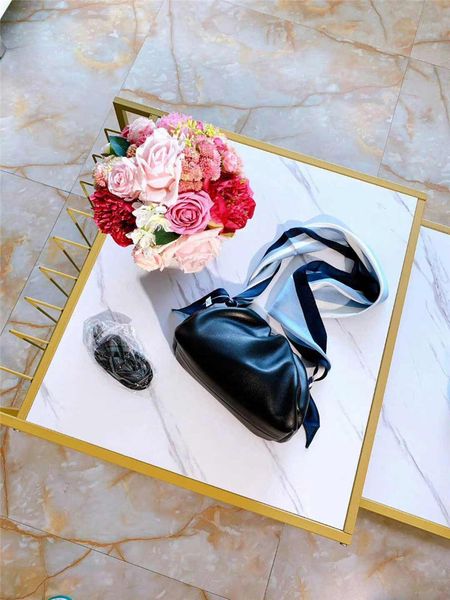 designer luxury handbags purses women genuine leather Fashion versatile shoulder bag atmospheric classic Handbag postman bag
designer luxury handbags purses women genuine leather Fashion versatile shoulder bag atmospheric classic Handbag postman bag