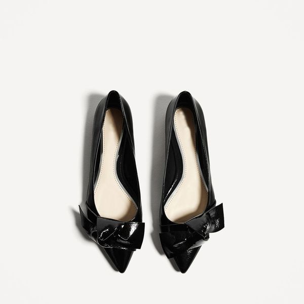 flat shoes black tip single shoes shallow mouth work bow big flower 
flat shoes black tip single shoes shallow mouth work bow big flower