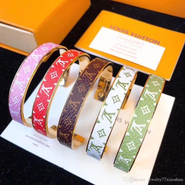 fashion design old flower leather bracelet for women's titanium steel letter bracelet gift box, Black
fashion design old flower leather bracelet for women's titanium steel letter bracelet gift box, Black