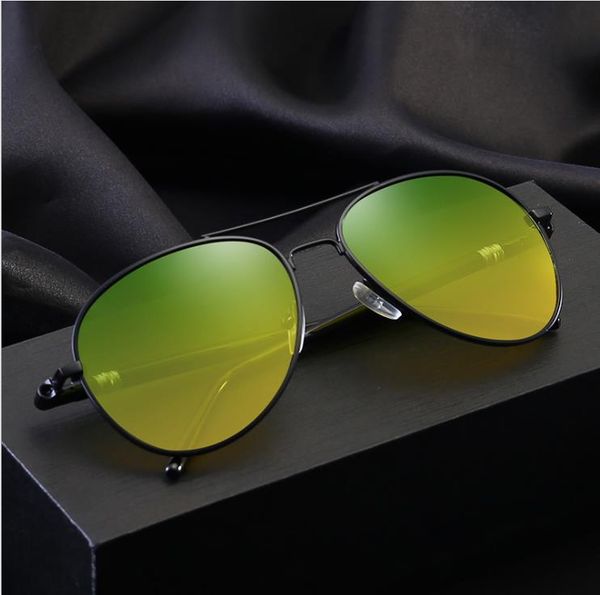 two-color polarized sunglasses men's driver driving sunglasses day and night sunglasses classic frog mirror, White;black
two-color polarized sunglasses men's driver driving sunglasses day and night sunglasses classic frog mirror, White;black
