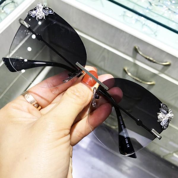 brand designer sunglasses for women mirror fashion fees style metal oversized sunglasses vintage female quality, White;black
brand designer sunglasses for women mirror fashion fees style metal oversized sunglasses vintage female quality, White;black