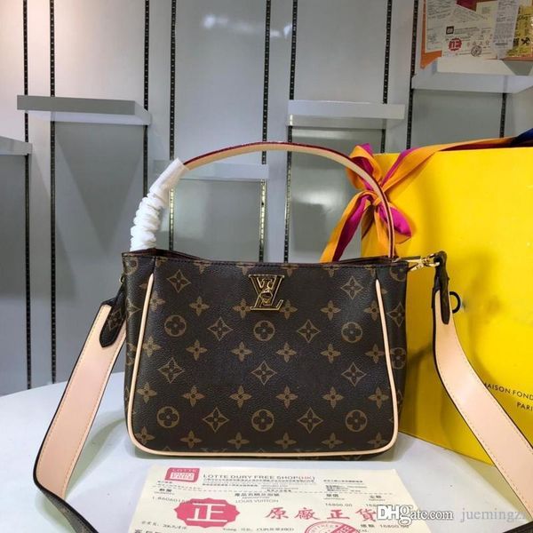 lovuitto brown monogram canvas abbesses messenger tote 6028# size:25*13*20cm
lovuitto brown monogram canvas abbesses messenger tote 6028# size:25*13*20cm
