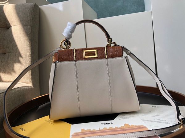 classic lady crossbody bag high-end custom quality single shoulder bag fashion style gold metal accessories with detachable shoulder strap
classic lady crossbody bag high-end custom quality single shoulder bag fashion style gold metal accessories with detachable shoulder strap