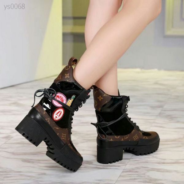 2019 classic european women's boots fashion thick high-heeled round head lace-up short tube cowhide print color-matching martin boots, Black
2019 classic european women's boots fashion thick high-heeled round head lace-up short tube cowhide print color-matching martin boots, Black